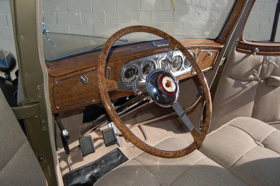  Packard Twelve 2/4-Passenger Coupe 1937 года  (фото 8 из 11)